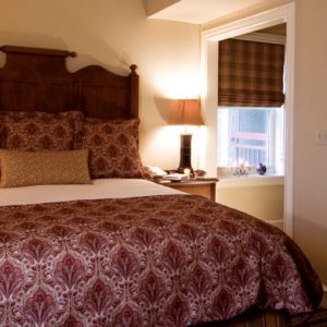 One Bedroom Queen/River Condo